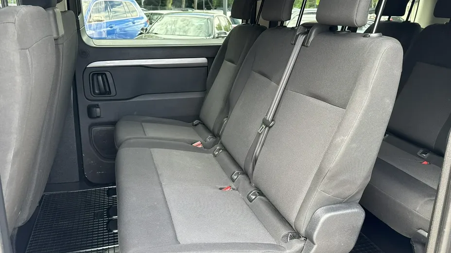 PEUGEOT Traveller -