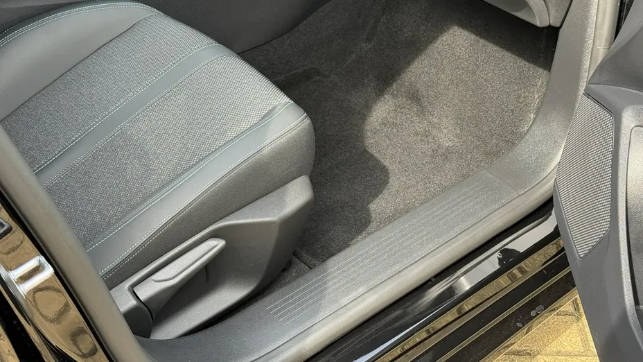 PEUGEOT 308 -