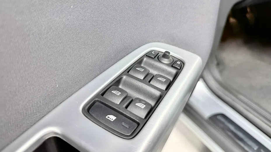 VOLVO V50 -