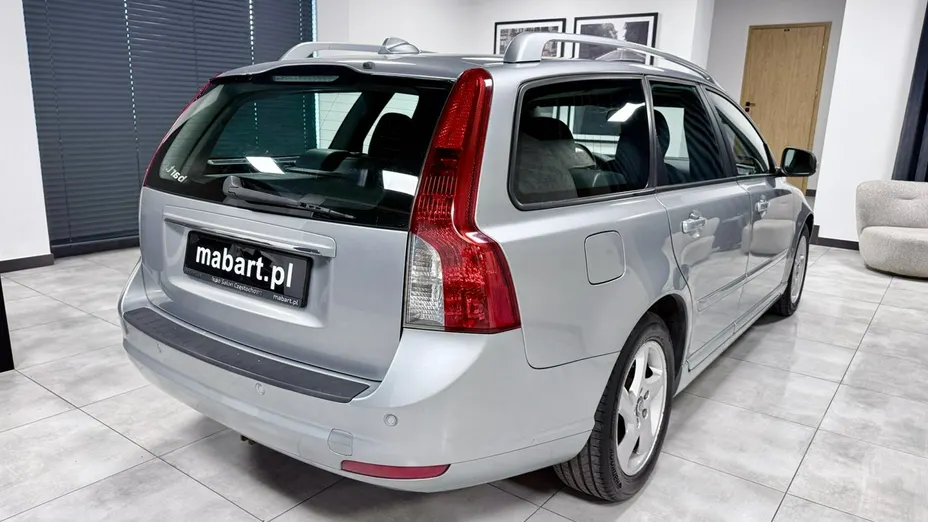VOLVO V50 -