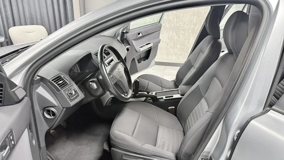VOLVO V50 -