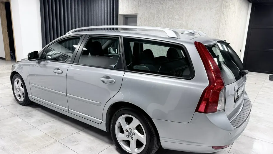 VOLVO V50 -