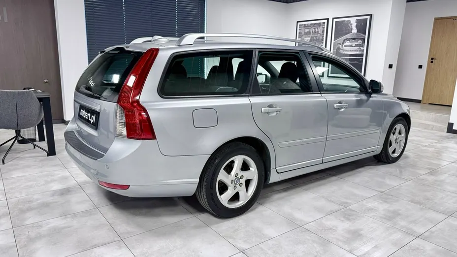 VOLVO V50 -