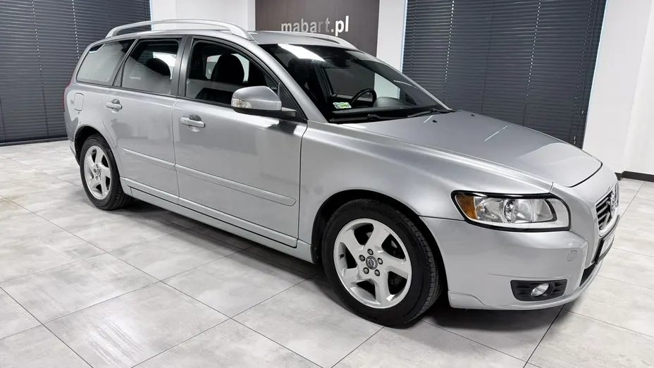 VOLVO V50 -