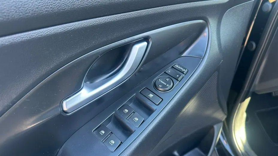 HYUNDAI i30 -