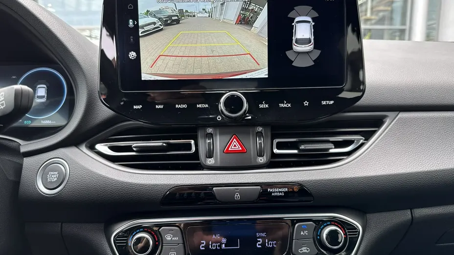 HYUNDAI i30 -