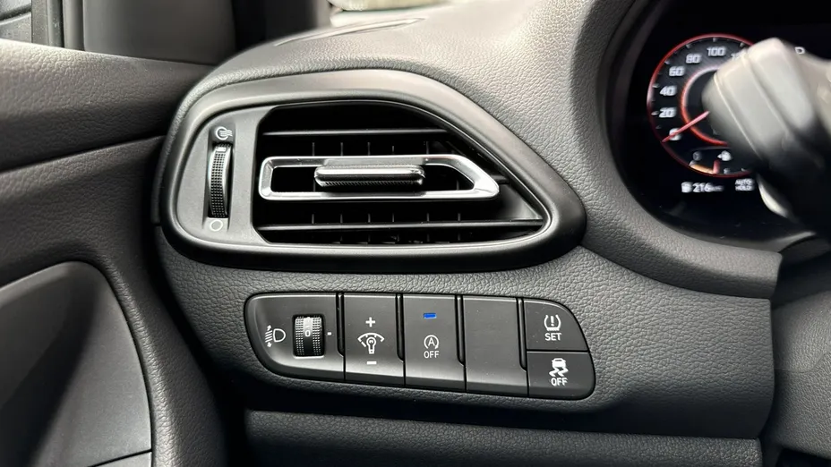 HYUNDAI i30 -