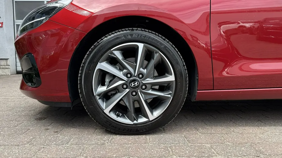 HYUNDAI i30 -