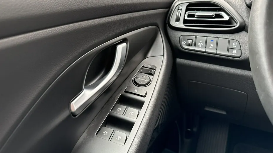 HYUNDAI i30 -