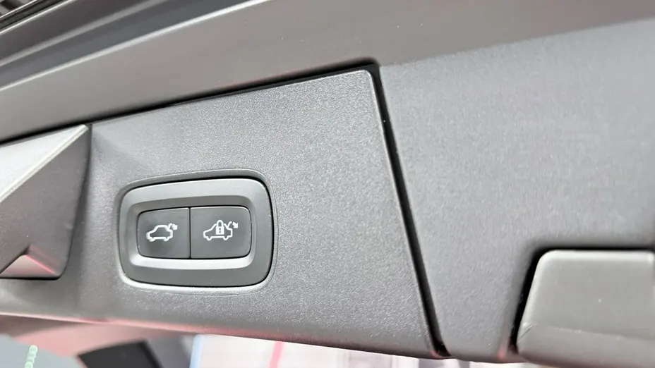 VOLVO V90 -