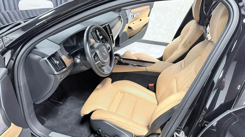 VOLVO V90 -