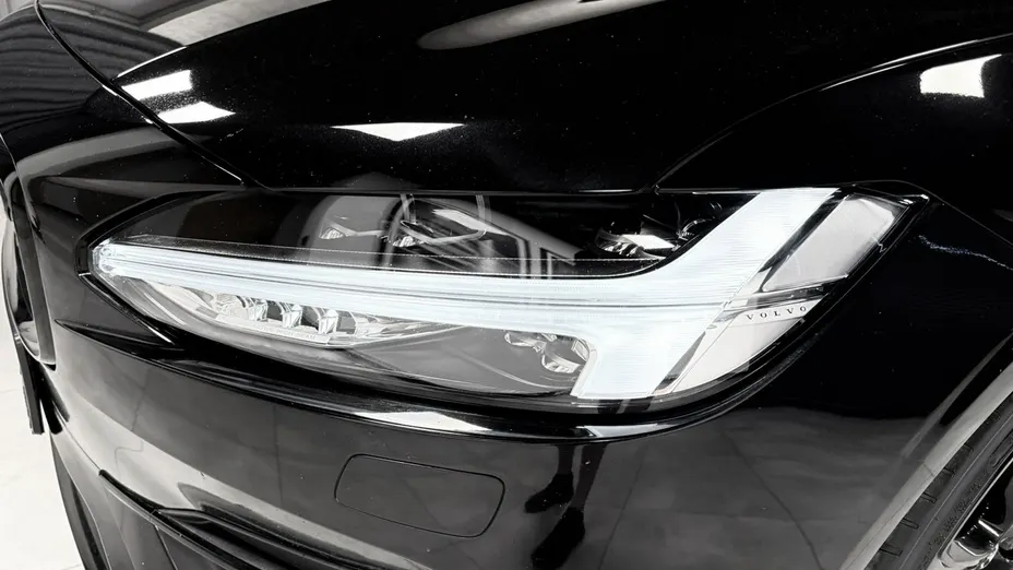 VOLVO V90 -