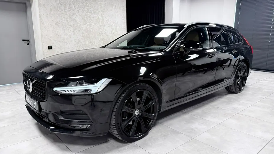 VOLVO V90 -