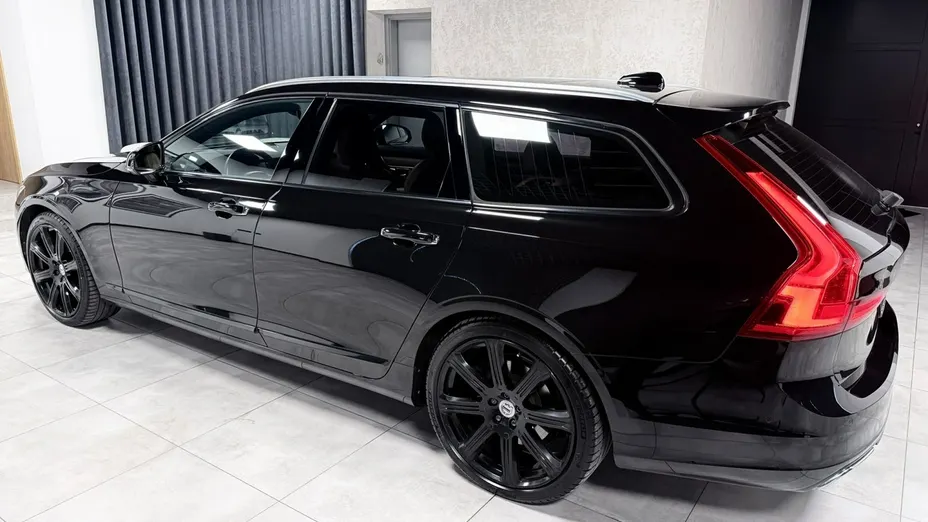 VOLVO V90 -