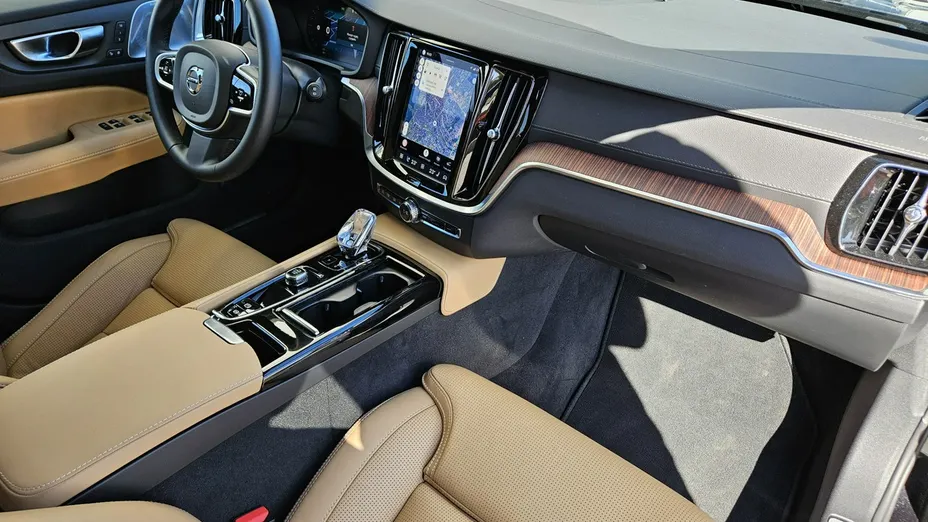 VOLVO V60 -