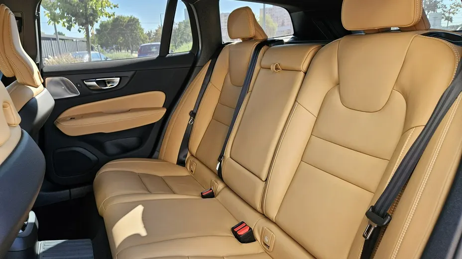 VOLVO V60 -