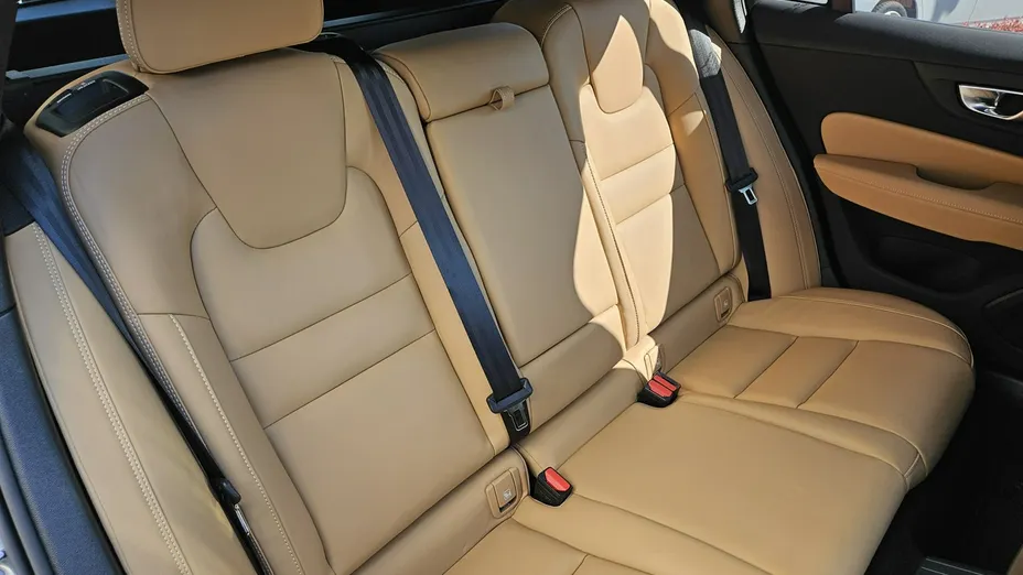 VOLVO V60 -