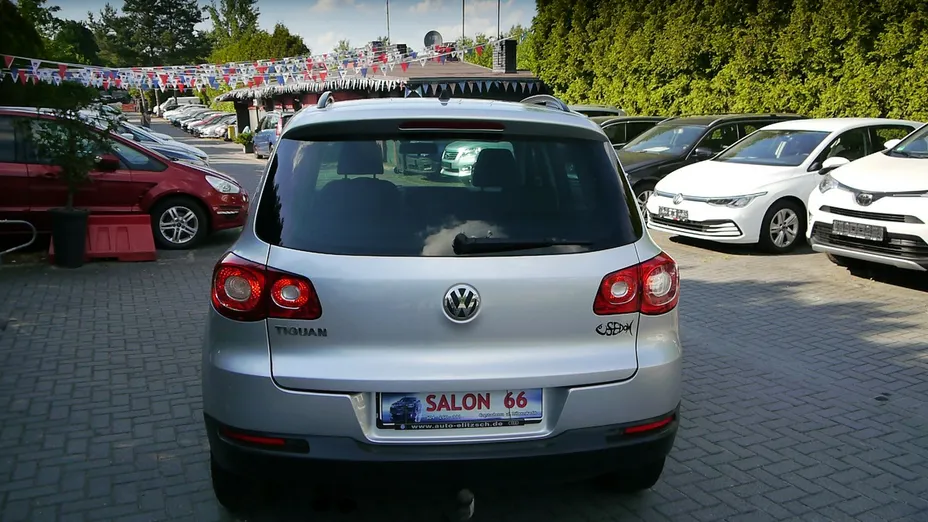 VOLKSWAGEN Tiguan -