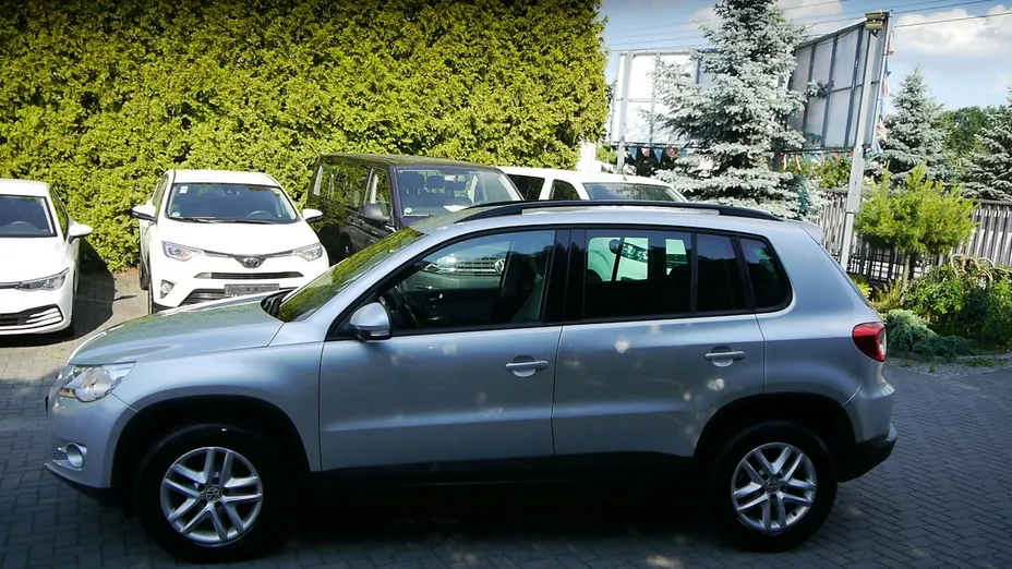VOLKSWAGEN Tiguan -