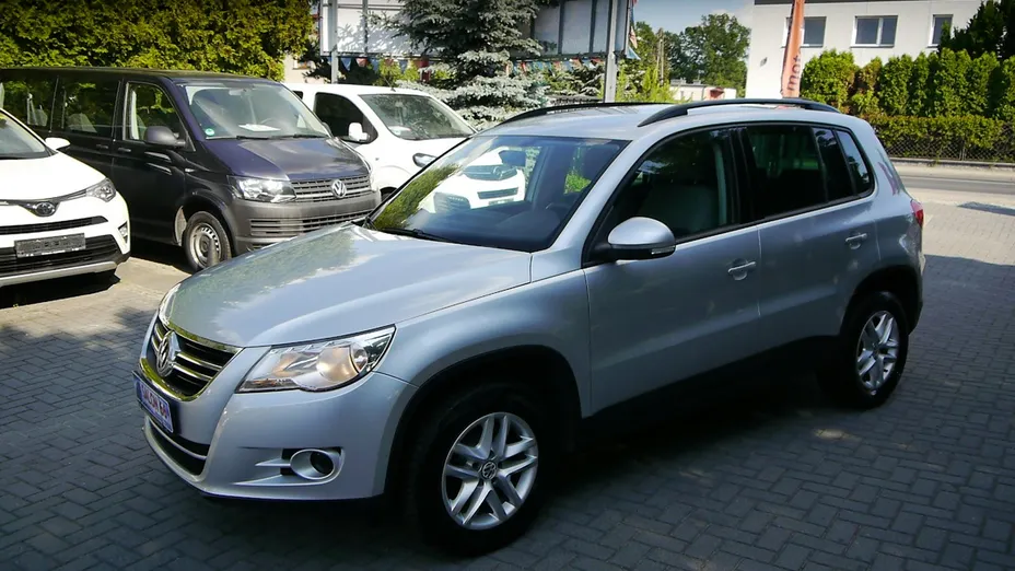 VOLKSWAGEN Tiguan -