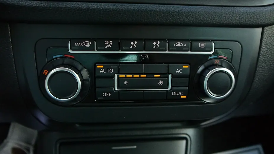 VOLKSWAGEN Tiguan -