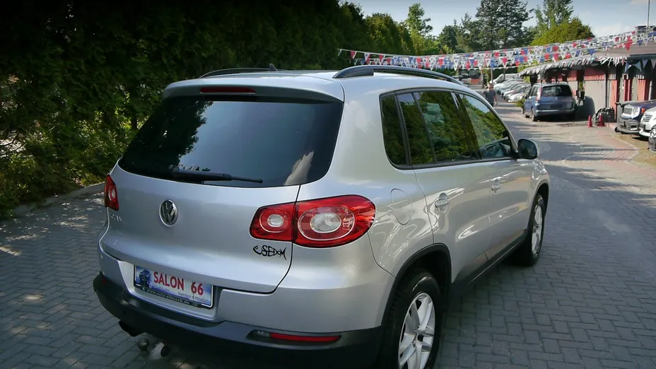 VOLKSWAGEN Tiguan -
