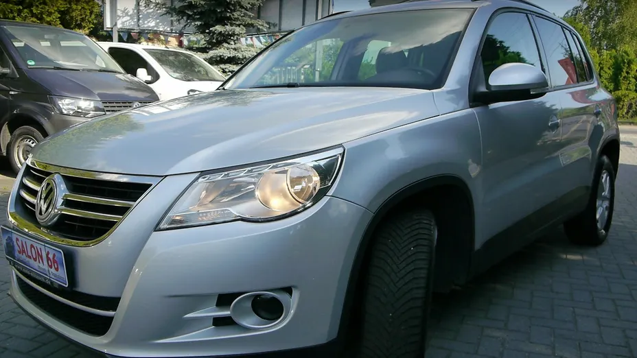 VOLKSWAGEN Tiguan -