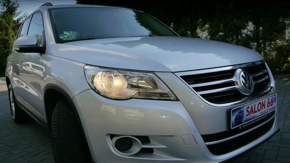 VOLKSWAGEN Tiguan -