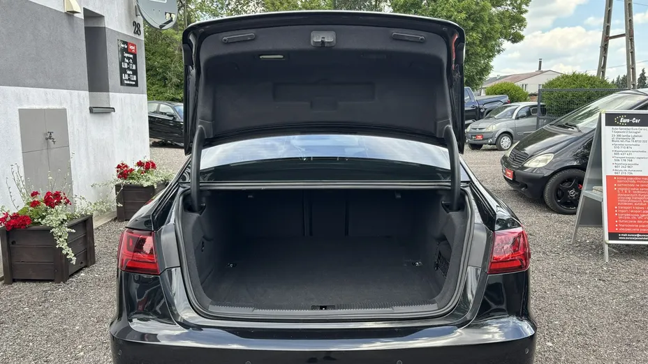 AUDI A6 -