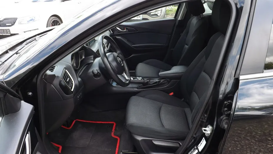 MAZDA 3 -