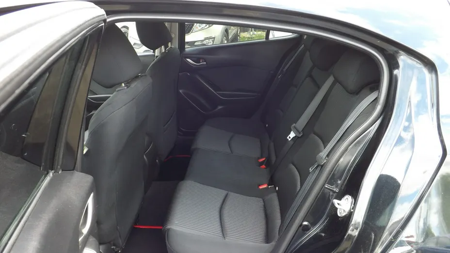 MAZDA 3 -