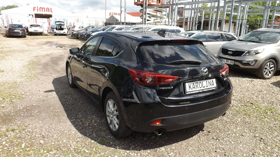 MAZDA 3 -