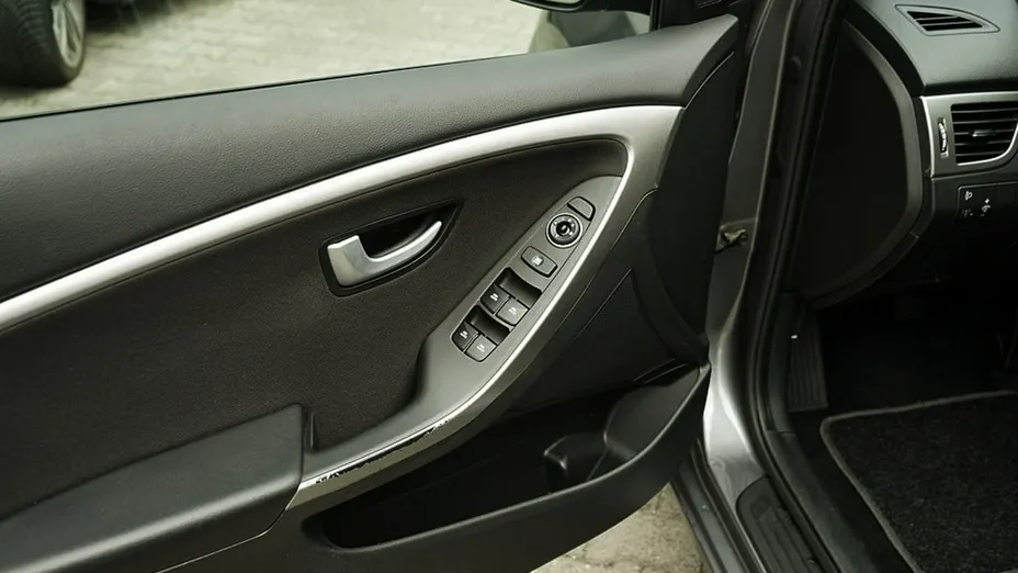 HYUNDAI i30 -