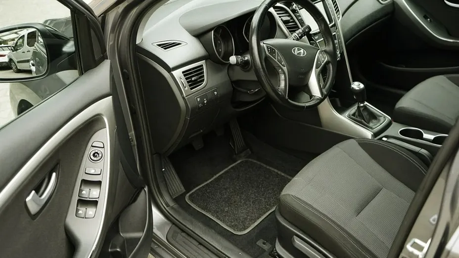 HYUNDAI i30 -