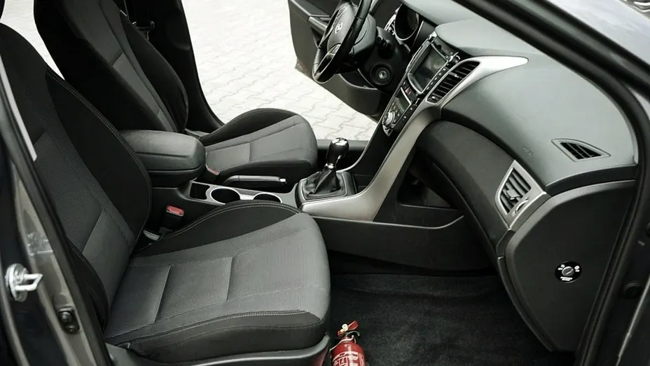 HYUNDAI i30 -