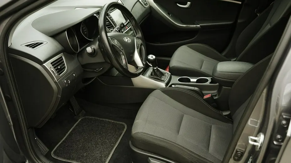 HYUNDAI i30 -