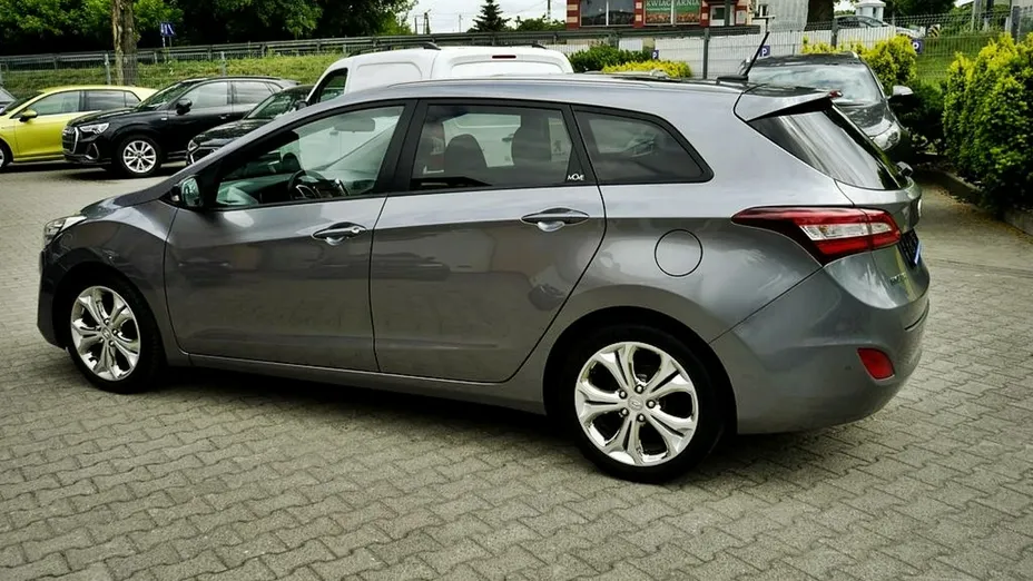 HYUNDAI i30 -