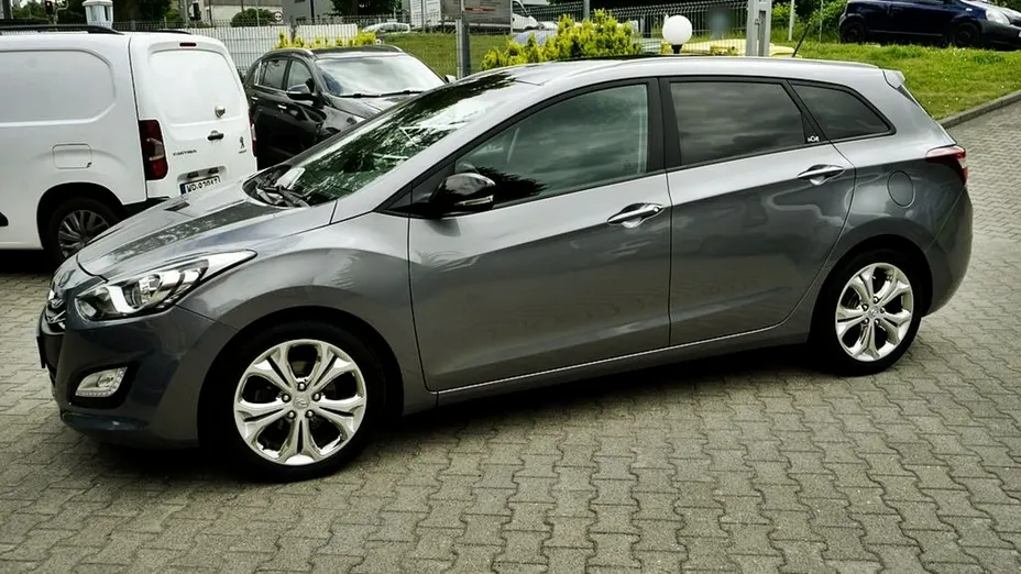HYUNDAI i30 -