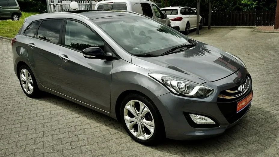 HYUNDAI i30 -