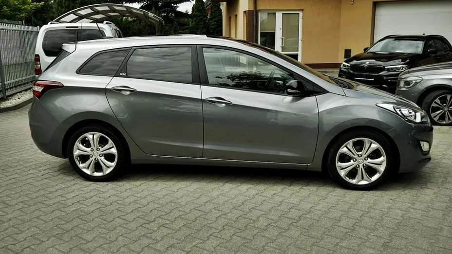 HYUNDAI i30 -