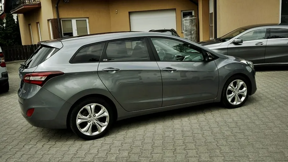 HYUNDAI i30 -