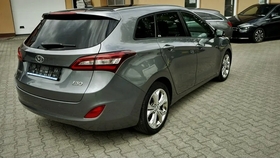HYUNDAI i30 -