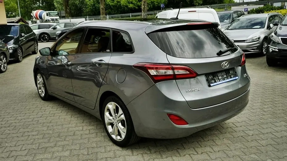 HYUNDAI i30 -