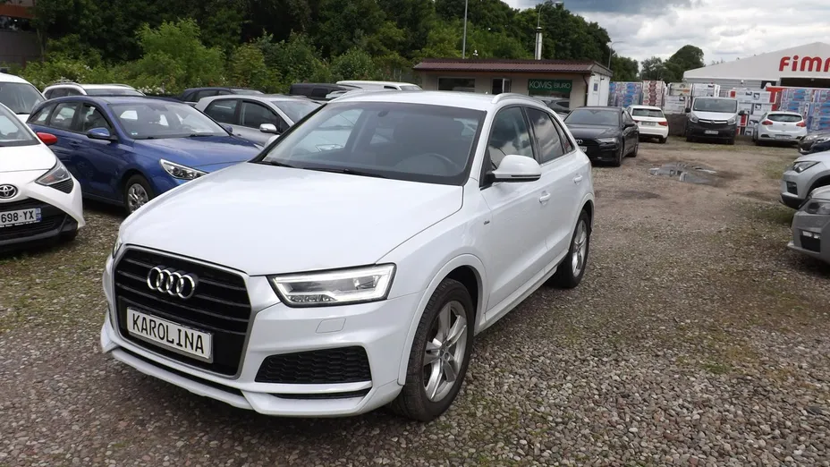 AUDI Q3 -