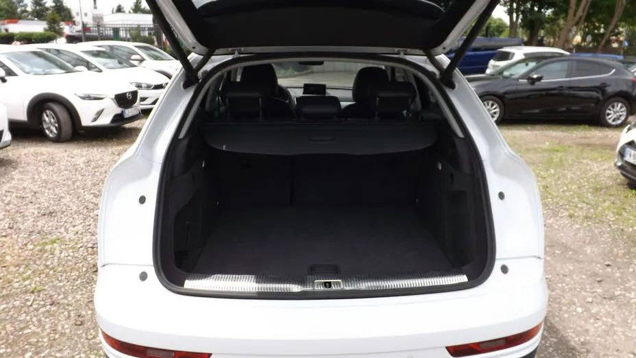 AUDI Q3 -