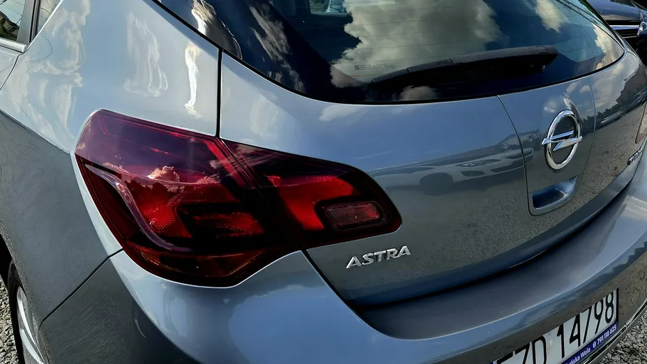 OPEL Astra -