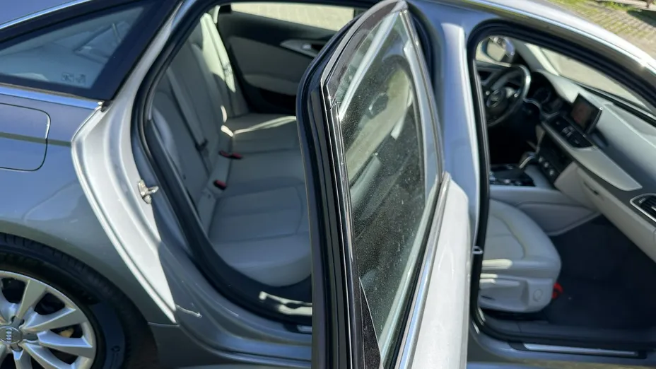 AUDI A6 -