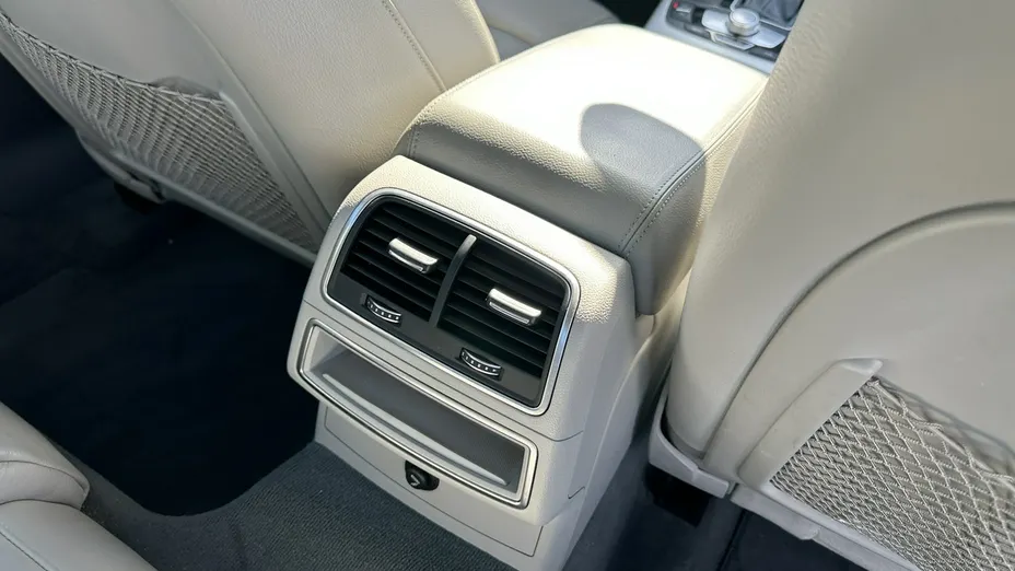 AUDI A6 -
