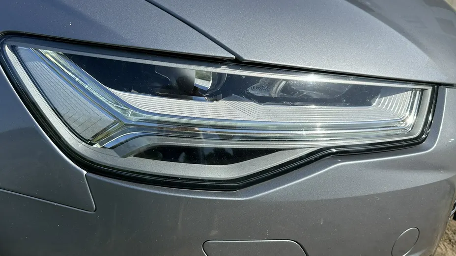 AUDI A6 -