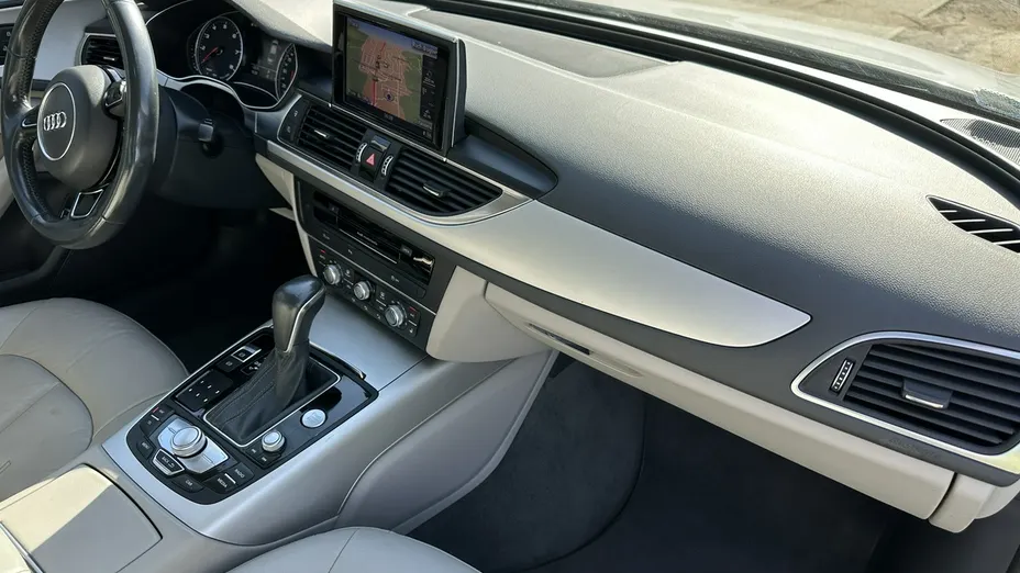 AUDI A6 -